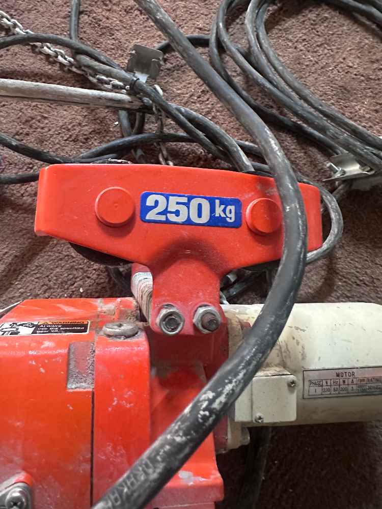 Wciągarka / elektryczny wciągnik łańcuchowy KITO