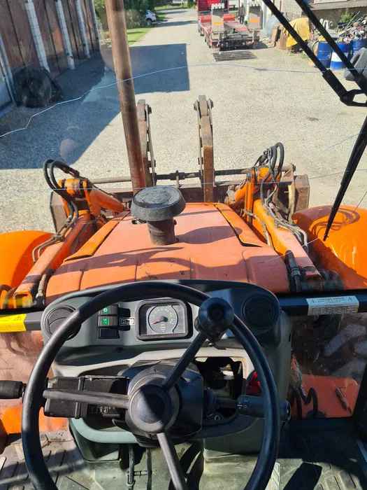 Koparko-ładowarka New Holland LB 115 Fiat-Kobelco B200